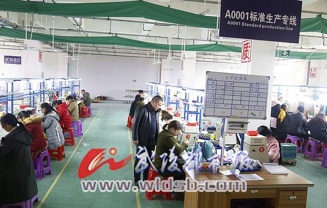 返乡建起“脱贫工厂”，把电子产品卖到国外